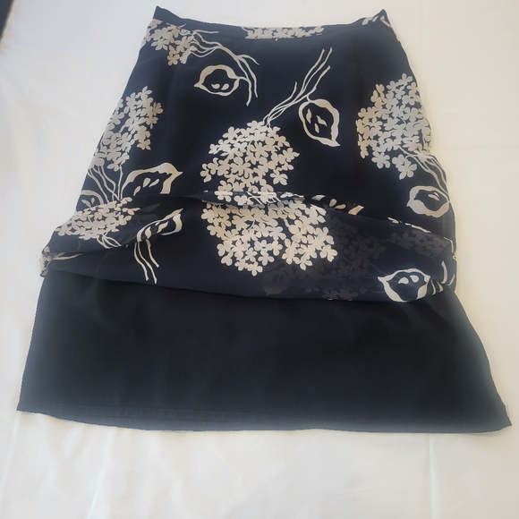 Banana Republic Skirt (Size 2) - Picture 2 of 7